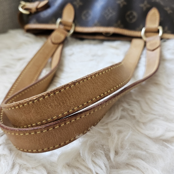 Authentic Louis Vuitton Monogram Batigonolles - Picture 11 of 14